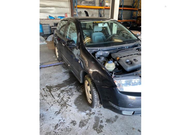 Skoda Fabia 1.4i Sloopvoertuig (2001, Zwart)