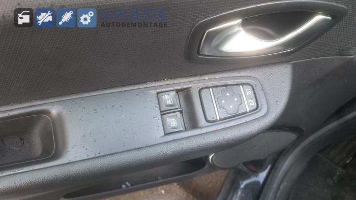 Renault Clio IV Estate/Grandtour 0.9 Energy TCE 90 12V Sloopvoertuig (2019, Zwart)