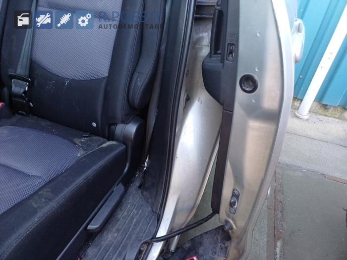 Mazda 5 1.8i 16V Sloopvoertuig (2007, Beige)