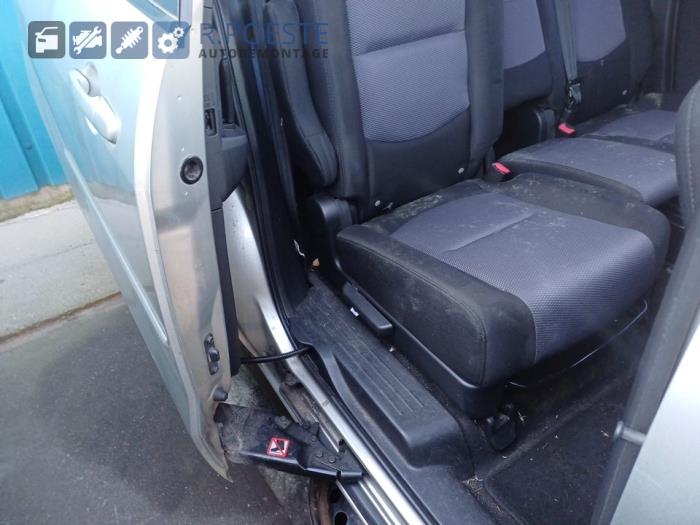 Mazda 5 1.8i 16V Sloopvoertuig (2007, Beige)