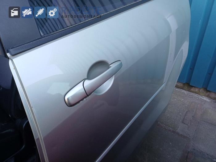 Mazda 5 1.8i 16V Sloopvoertuig (2007, Beige)