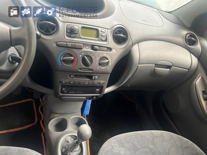 Toyota Yaris 1.3 16V VVT-i Sloopvoertuig (2002, Grijs)