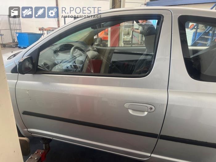 Toyota Yaris 1.3 16V VVT-i Sloopvoertuig (2002, Grijs)