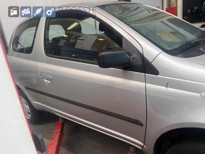 Toyota Yaris 1.3 16V VVT-i Sloopvoertuig (2002, Grijs)