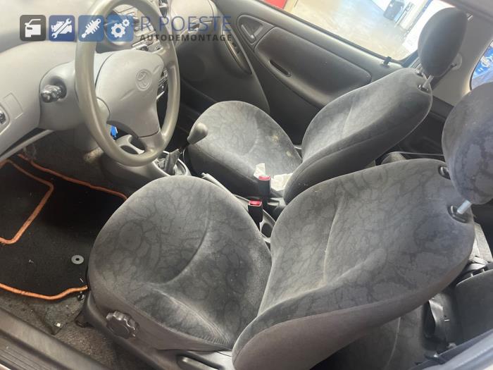 Toyota Yaris 1.3 16V VVT-i Sloopvoertuig (2002, Grijs)