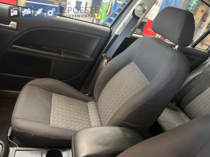 Ford Mondeo III 1.8 16V Sloopvoertuig (2005, Zwart)
