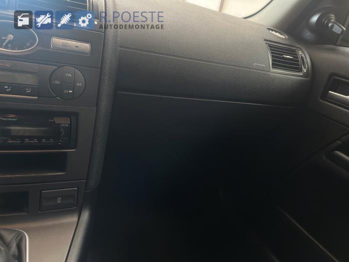 Ford Mondeo III 1.8 16V Sloopvoertuig (2005, Zwart)