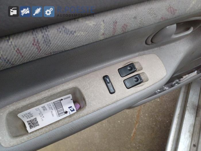 Mazda Demio 1.3 16V Sloopvoertuig (2000, Grijs)