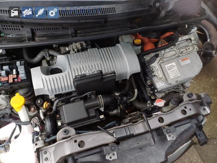 Toyota Yaris III 1.5 16V Hybrid Sloopvoertuig (2017, Grijs)