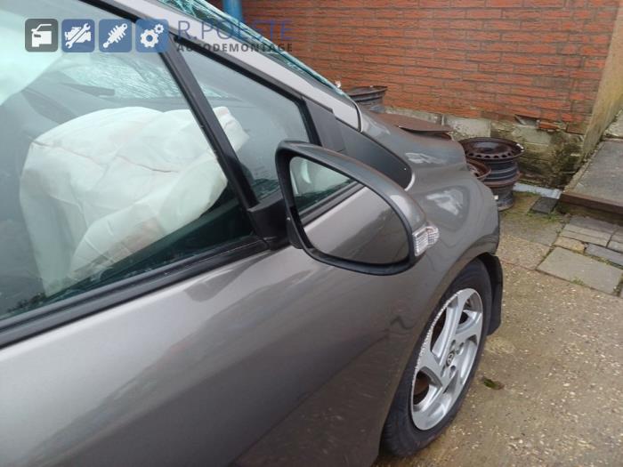 Toyota Yaris III 1.5 16V Hybrid Sloopvoertuig (2017, Grijs)