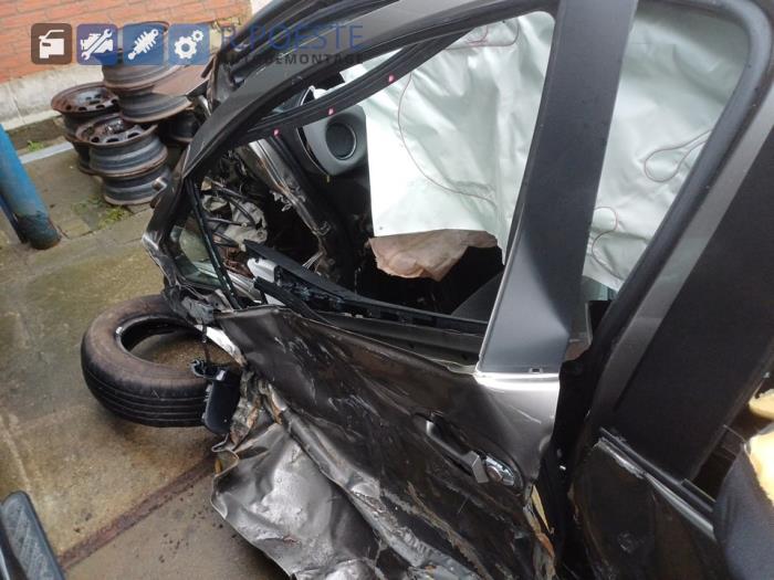 Toyota Yaris III 1.5 16V Hybrid Sloopvoertuig (2017, Grijs)