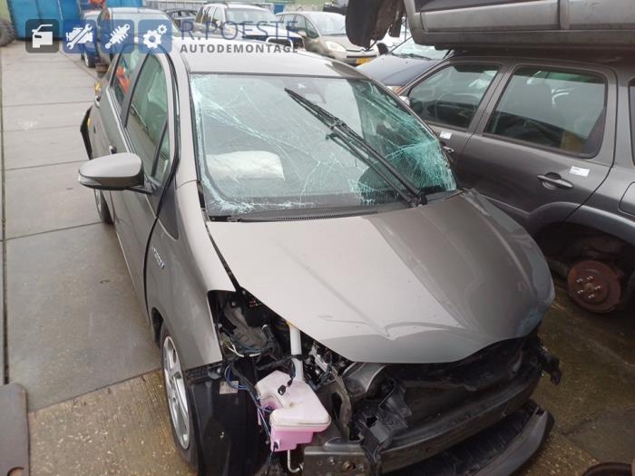 Toyota Yaris III 1.5 16V Hybrid Sloopvoertuig (2017, Grijs)