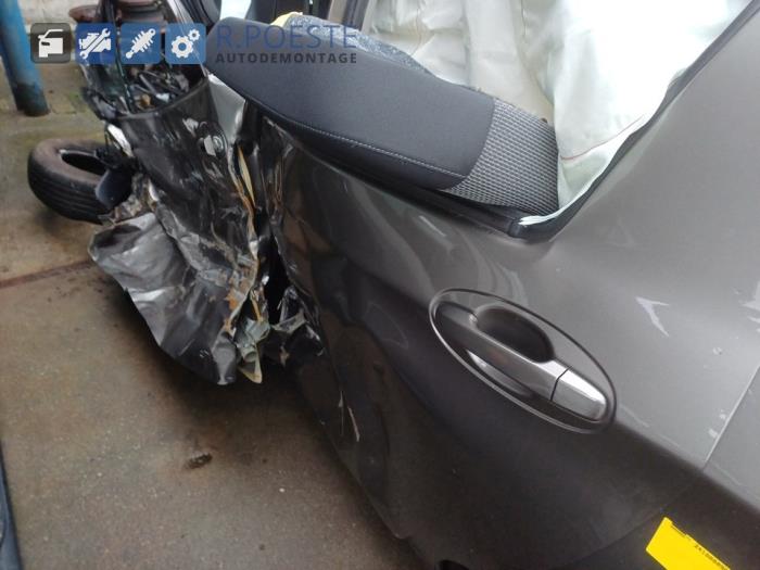 Toyota Yaris III 1.5 16V Hybrid Sloopvoertuig (2017, Grijs)