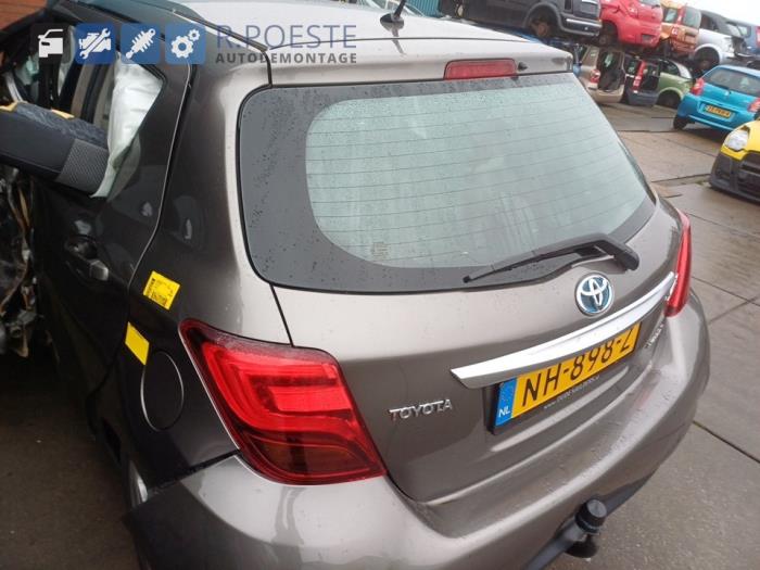 Toyota Yaris III 1.5 16V Hybrid Sloopvoertuig (2017, Grijs)