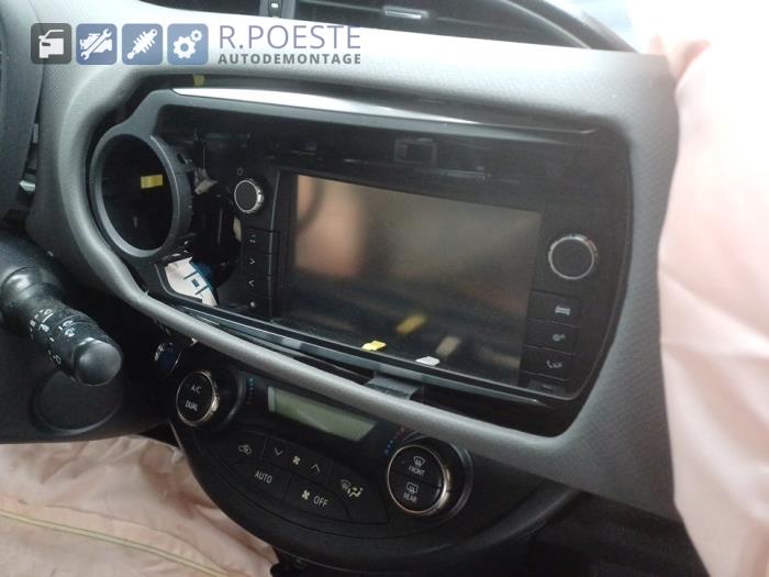 Toyota Yaris III 1.5 16V Hybrid Sloopvoertuig (2017, Grijs)