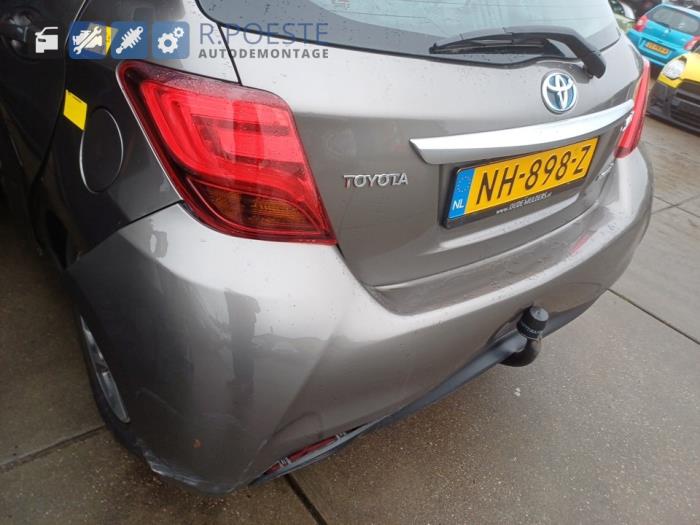 Toyota Yaris III 1.5 16V Hybrid Sloopvoertuig (2017, Grijs)