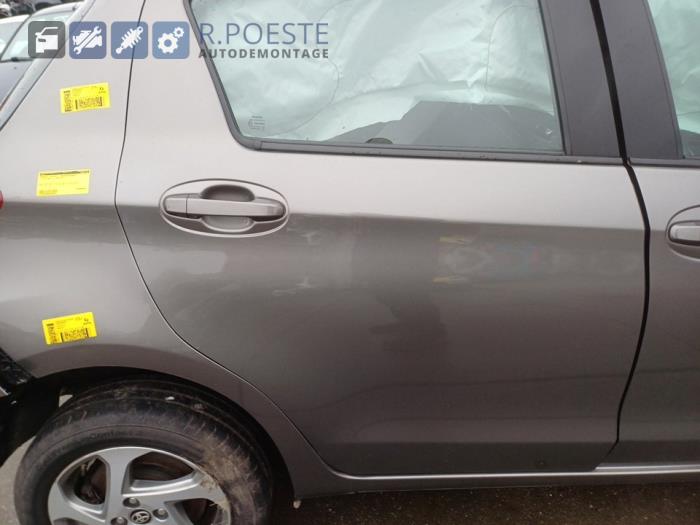 Toyota Yaris III 1.5 16V Hybrid Sloopvoertuig (2017, Grijs)