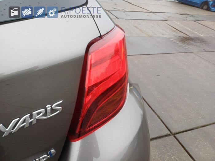 Toyota Yaris III 1.5 16V Hybrid Sloopvoertuig (2017, Grijs)