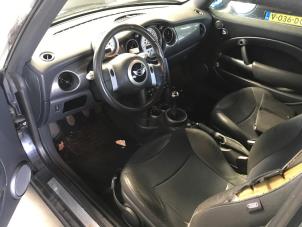 Mini Mini Open 1.6 16V One Sloopvoertuig (2007, Metallic, Zwart)