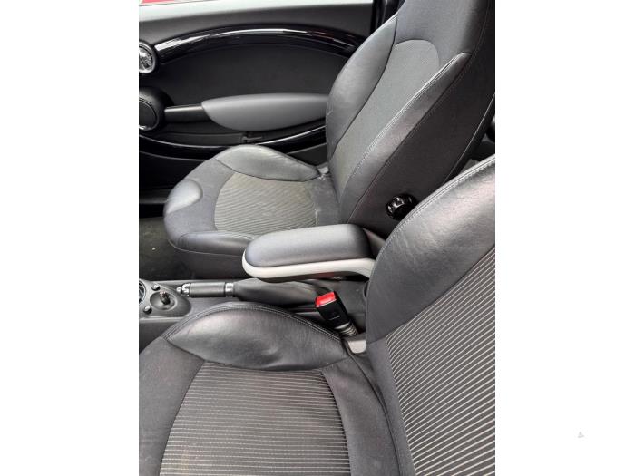Mini Mini 1.6 16V Cooper Sloopvoertuig (2007, Donker, Metallic, Rood)