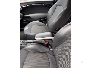 Mini Mini 1.6 16V Cooper Sloopvoertuig (2007, Donker, Metallic, Rood)