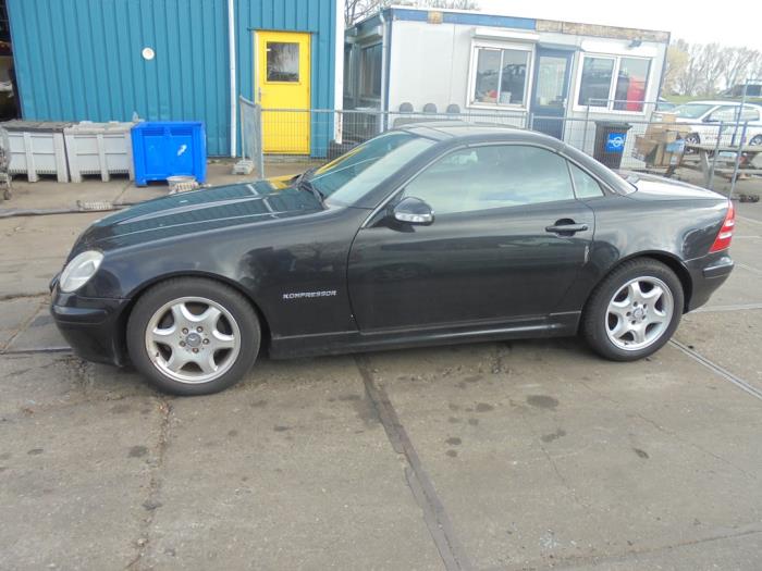 Mercedes SLK 2 0 200 K 16V Sloopvoertuig 2001 Zwart 