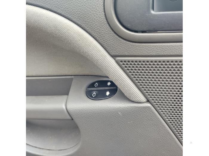 Ford Fiesta 5 1.25 16V Sloopvoertuig (2003, Grijs)