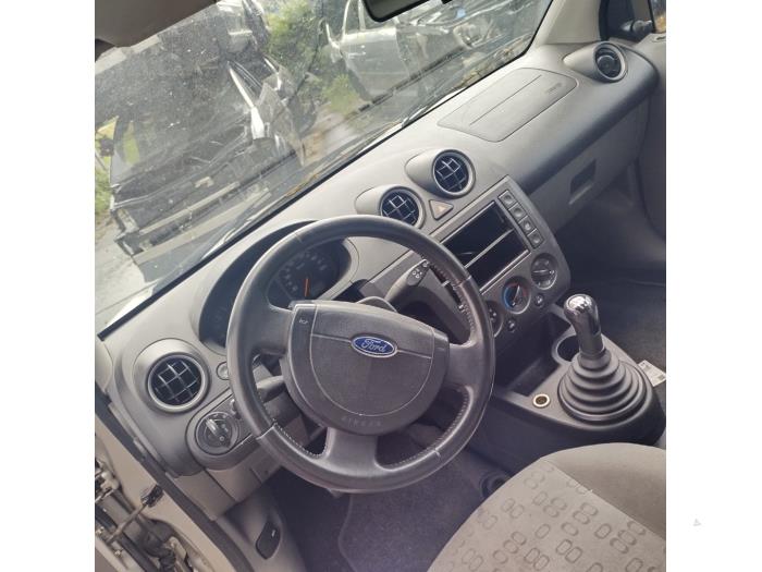 Ford Fiesta 5 1.25 16V Sloopvoertuig (2003, Grijs)