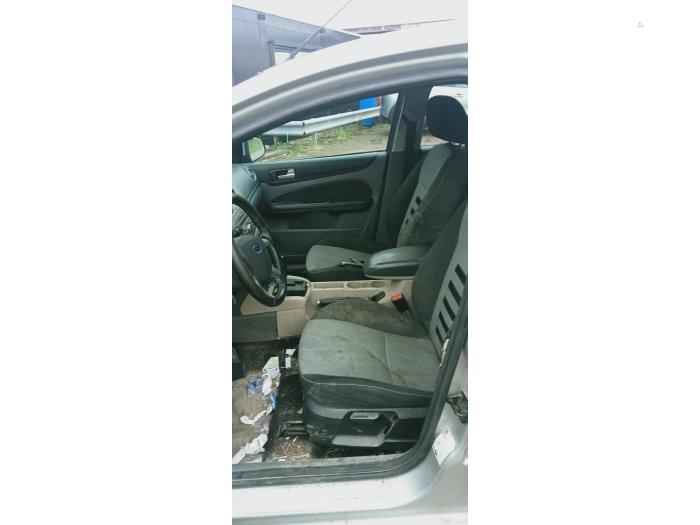 Ford Focus 2 Wagon 1.6 16V Sloopvoertuig (2010, Grijs)