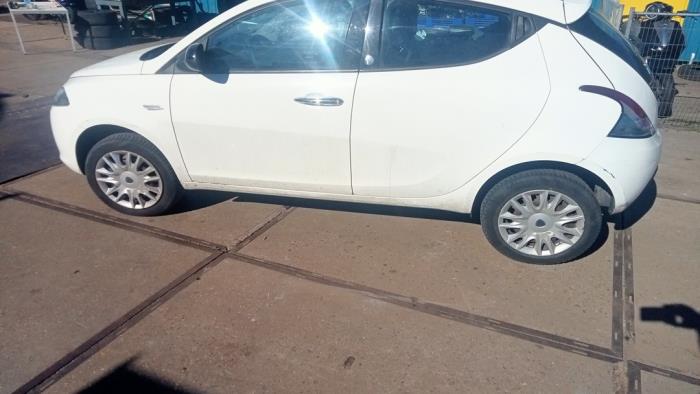 Lancia Ypsilon 0.9 TwinAir 85 Sloopvoertuig (2013, Wit)