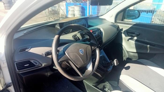 Lancia Ypsilon 0.9 TwinAir 85 Sloopvoertuig (2013, Wit)