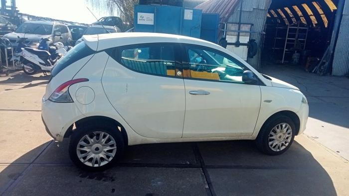 Lancia Ypsilon 0.9 TwinAir 85 Sloopvoertuig (2013, Wit)