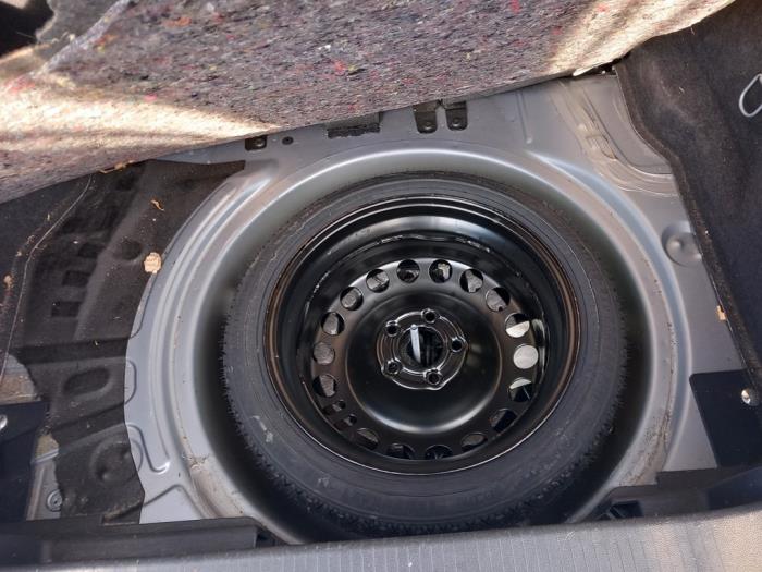 Opel Astra H 1.6 16V Sloopvoertuig (2008, Licht, Zilvergrijs, Zilver)