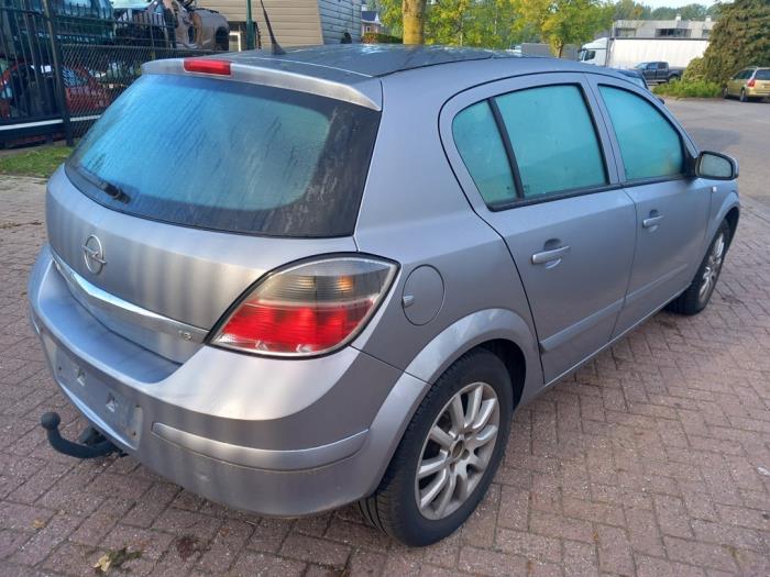 Opel Astra H 1.6 16V Sloopvoertuig (2008, Licht, Zilvergrijs, Zilver)