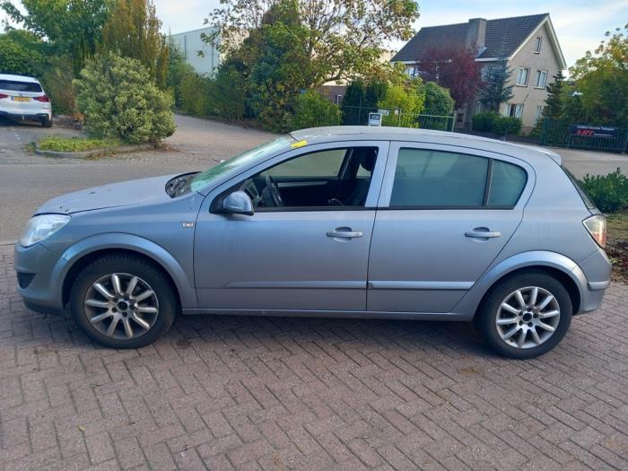 Opel Astra H 1.6 16V Sloopvoertuig (2008, Licht, Zilvergrijs, Zilver)