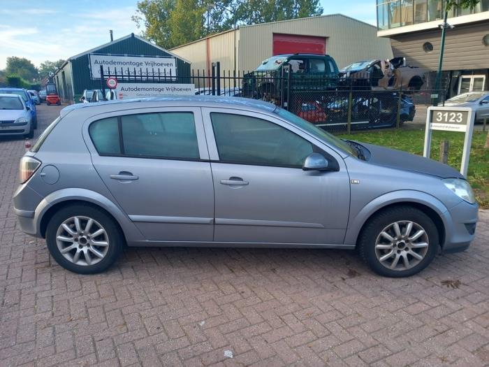Opel Astra H 1.6 16V Sloopvoertuig (2008, Licht, Zilvergrijs, Zilver)
