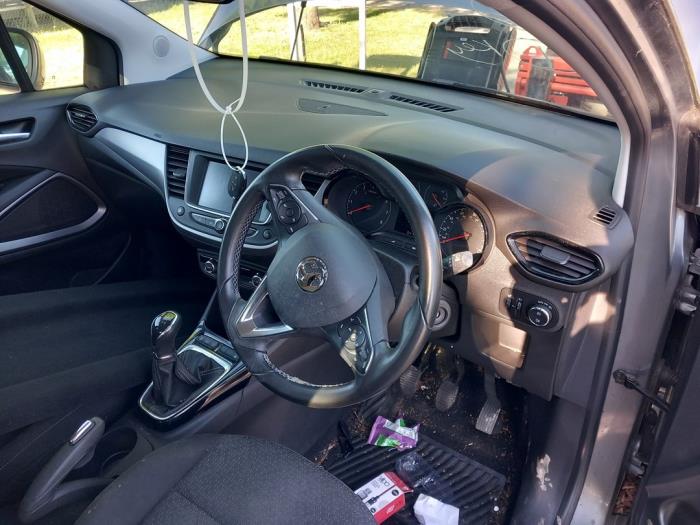 Opel Crossland X/Crossland 1.2 12V Sloopvoertuig (2018, Donker, Zilvergrijs)