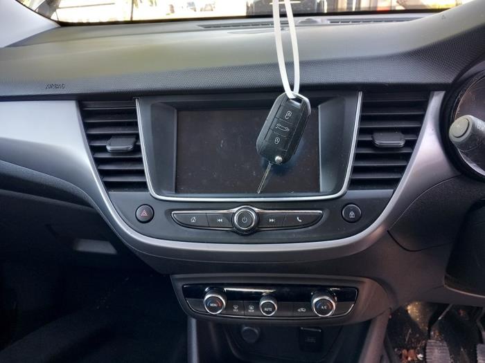 Opel Crossland X/Crossland 1.2 12V Sloopvoertuig (2018, Donker, Zilvergrijs)