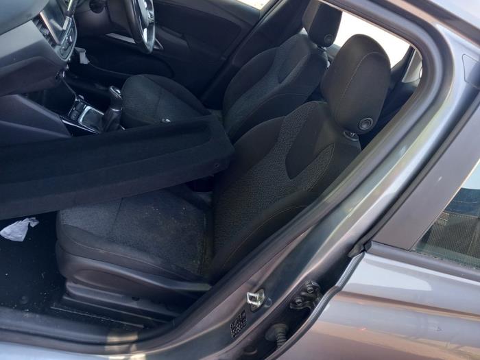 Opel Crossland X/Crossland 1.2 12V Sloopvoertuig (2018, Donker, Zilvergrijs)