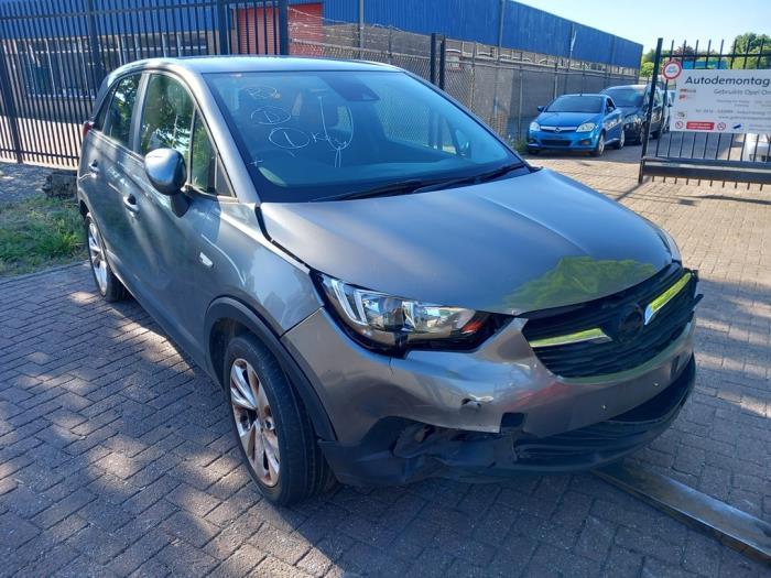 Opel Crossland X/Crossland 1.2 12V Sloopvoertuig (2018, Donker, Zilvergrijs)