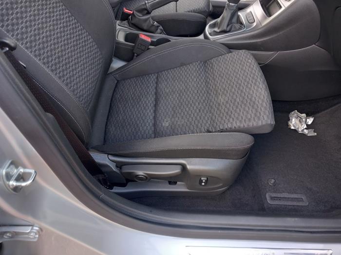 Opel Astra K 1.6 CDTI 110 16V Sloopvoertuig (2019, Zilvergrijs, Zilver)