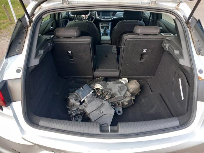 Opel Astra K 1.6 CDTI 110 16V Sloopvoertuig (2019, Zilvergrijs, Zilver)