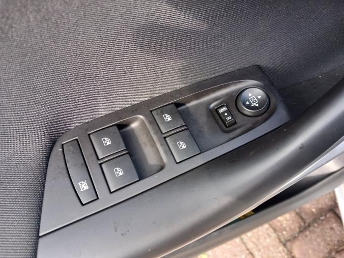 Opel Astra K 1.6 CDTI 110 16V Sloopvoertuig (2019, Zilvergrijs, Zilver)