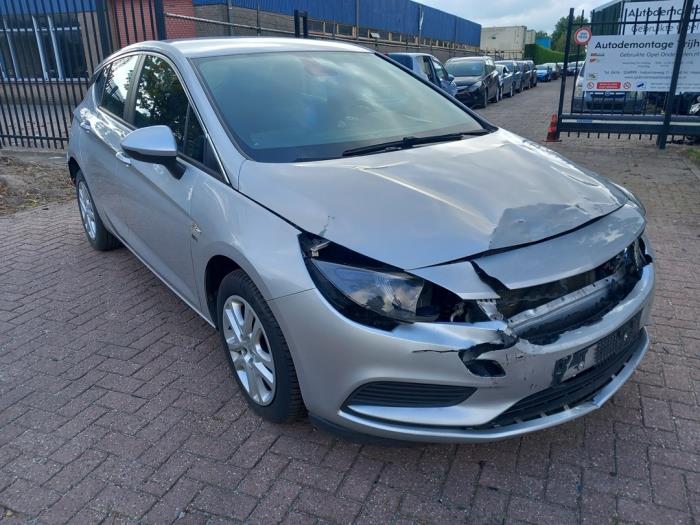 Opel Astra K 1.6 CDTI 110 16V Sloopvoertuig (2019, Zilvergrijs, Zilver)