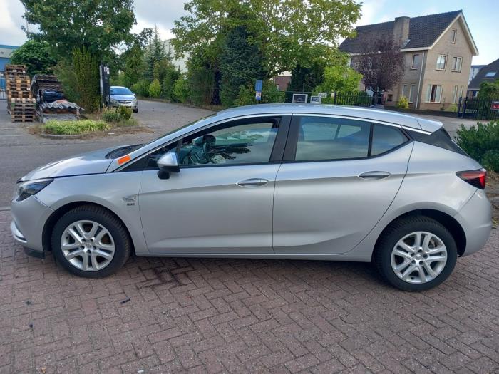 Opel Astra K 1.6 CDTI 110 16V Sloopvoertuig (2019, Zilvergrijs, Zilver)