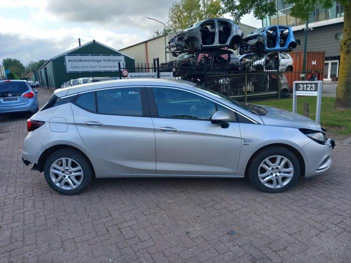 Opel Astra K 1.6 CDTI 110 16V Sloopvoertuig (2019, Zilvergrijs, Zilver)