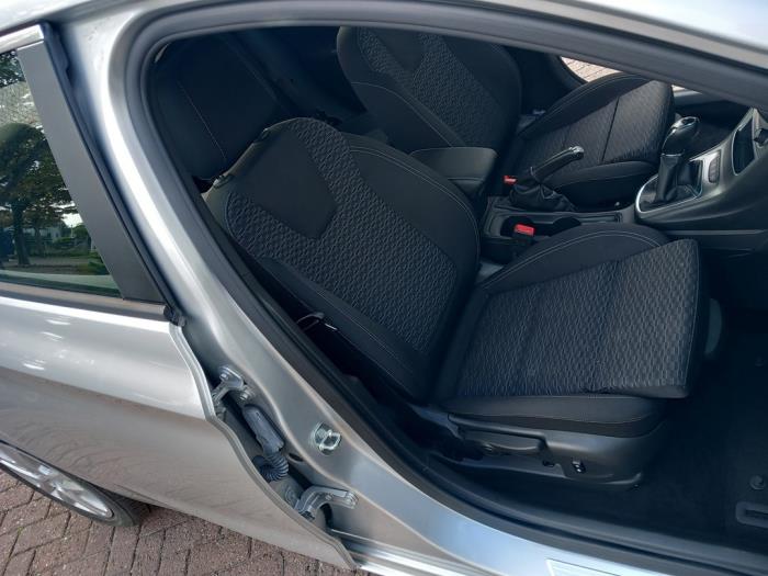 Opel Astra K 1.6 CDTI 110 16V Sloopvoertuig (2019, Zilvergrijs, Zilver)