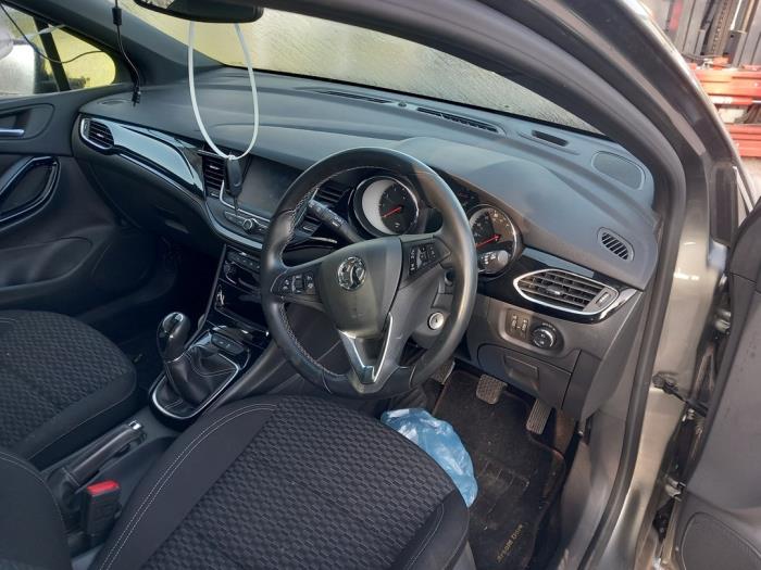 Opel Astra K 1.4 Turbo 16V Sloopvoertuig (2017, Zilvergrijs, Grijs)