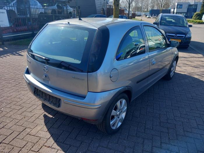 Opel Corsa C 1.2 16V Twin Port Sloopvoertuig (2005, Licht, Zilvergrijs, Zilver)