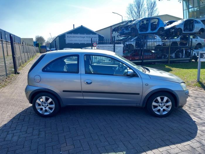 Opel Corsa C 1.2 16V Twin Port Sloopvoertuig (2005, Licht, Zilvergrijs, Zilver)